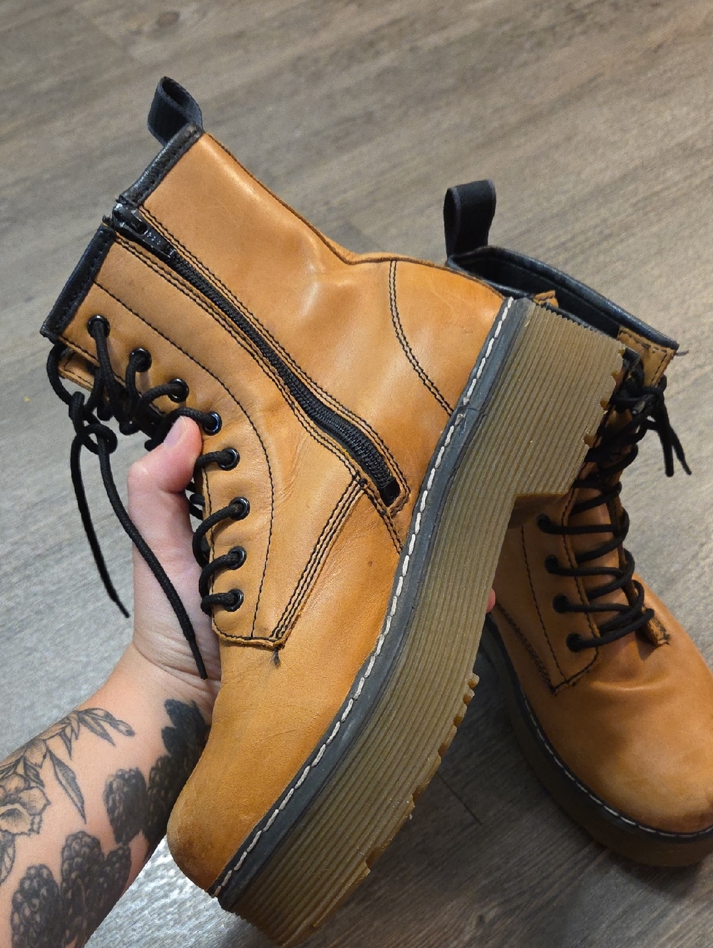 Roolee • "Elvis" Tan Leather Platform Combat Boots - Picture 6 of 12